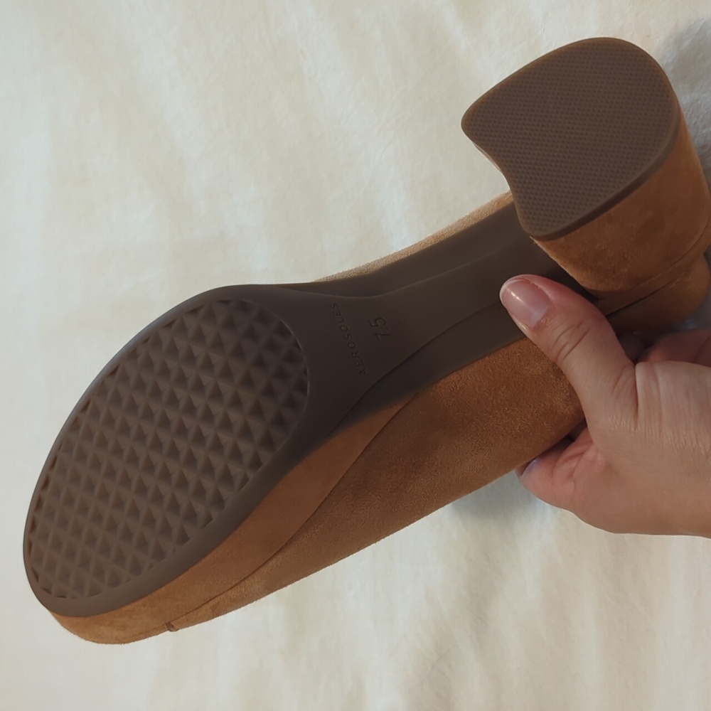 Aerosoles Peep Toe Platform in Tan Suede (7.5) - Picture 4 of 5